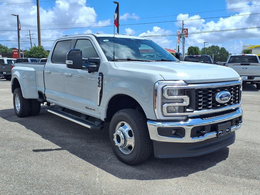 2026 Ford F-350SD Lariat DRW