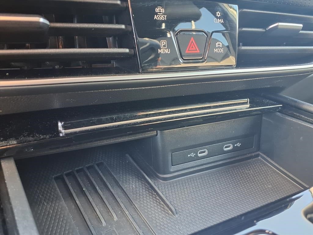 2025 Volkswagen Atlas Cross Sport 2.0T SE w/Technology