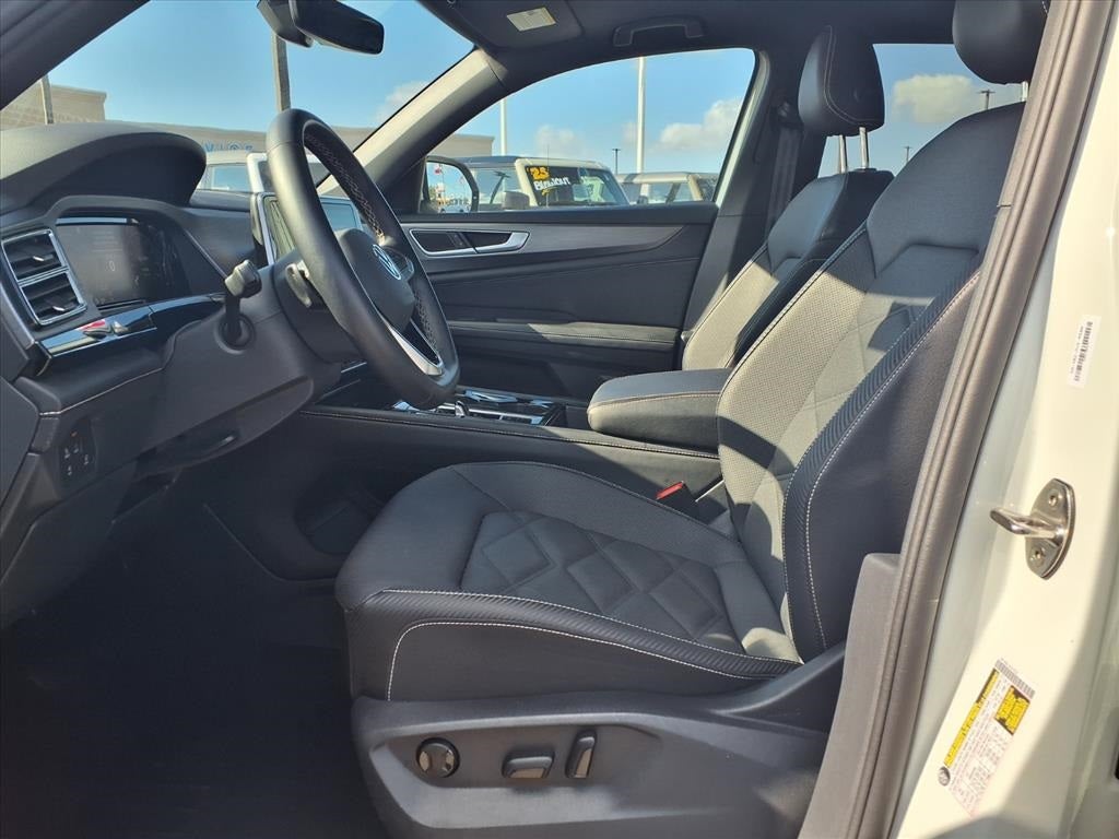 2025 Volkswagen Atlas Cross Sport 2.0T SE w/Technology