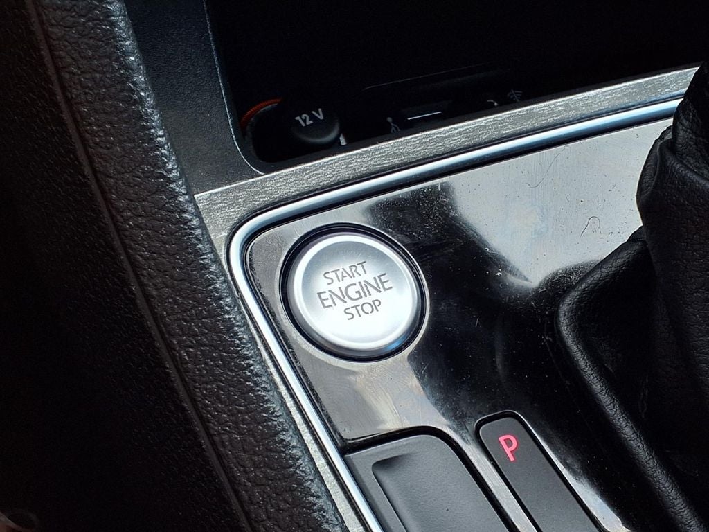 2018 Volkswagen Passat 2.0T SEL Premium