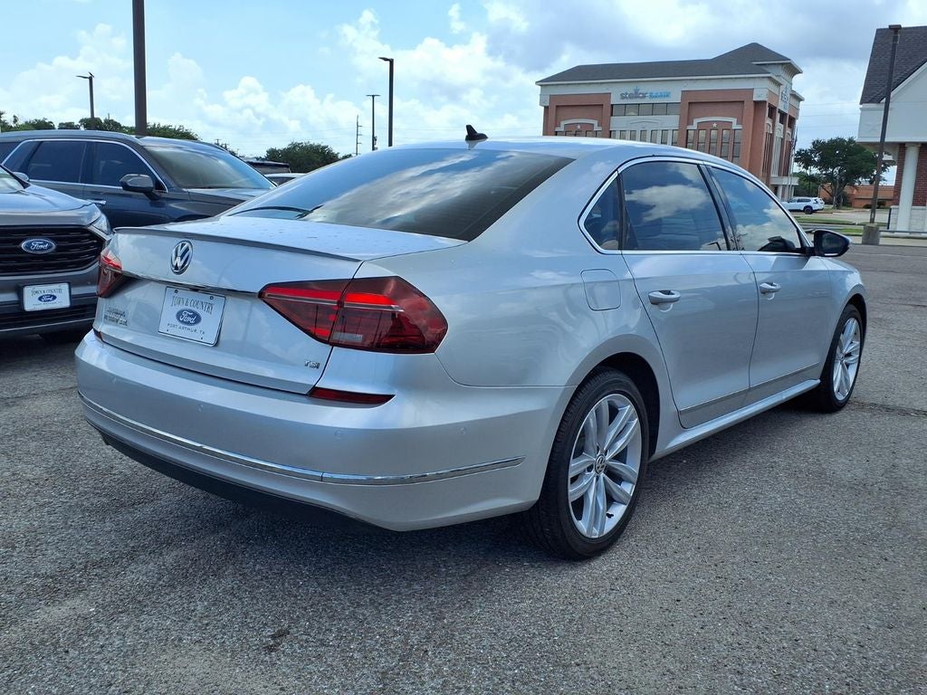 2018 Volkswagen Passat 2.0T SEL Premium