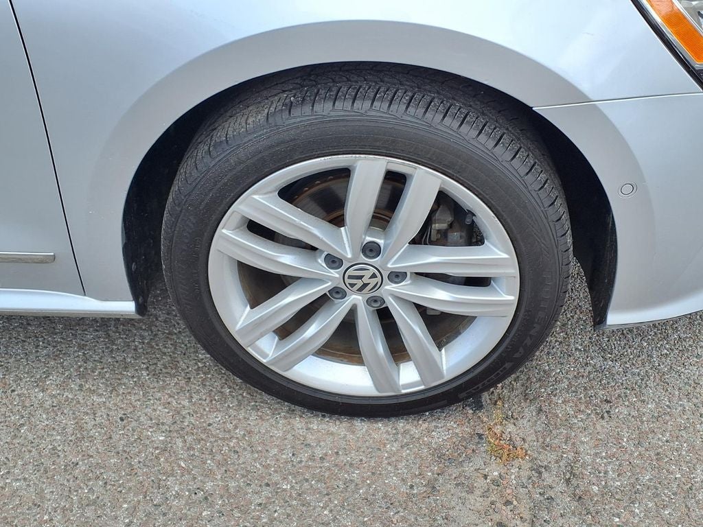 2018 Volkswagen Passat 2.0T SEL Premium