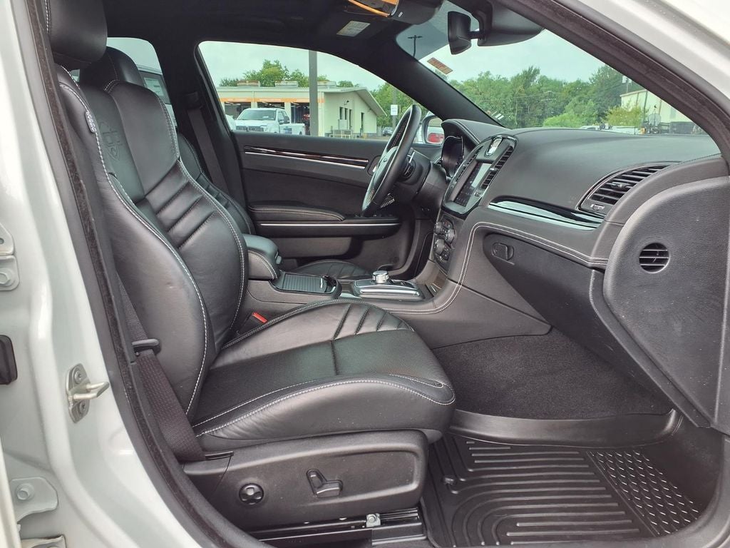 2023 Chrysler 300 C