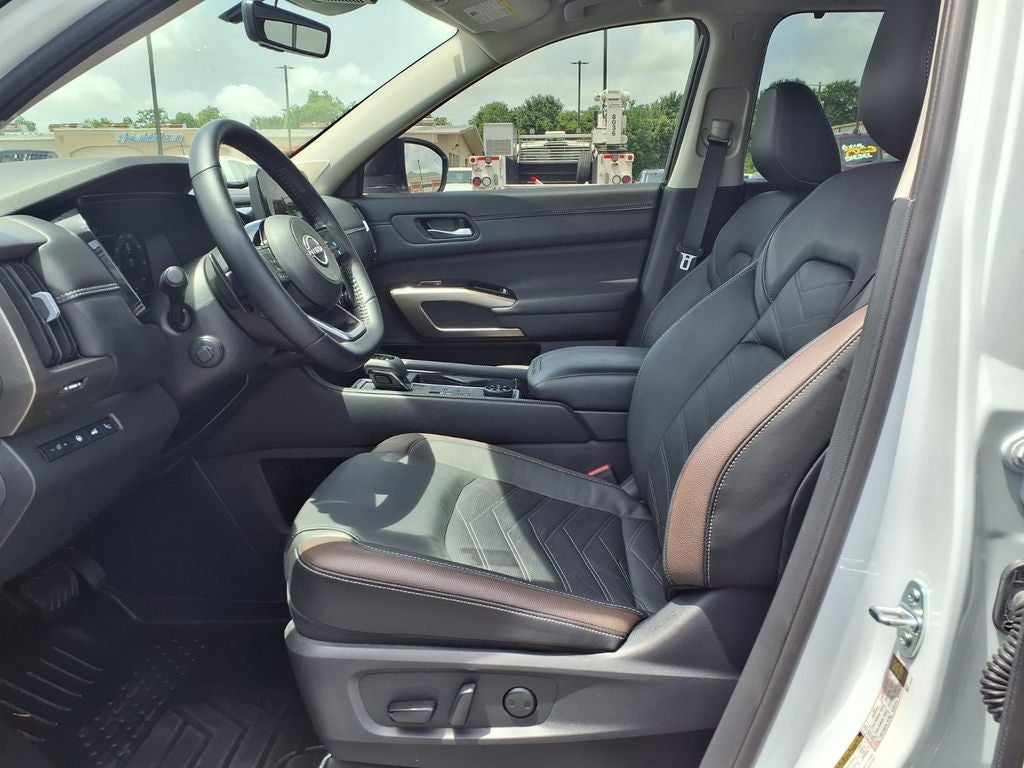 2025 Nissan Pathfinder Platinum