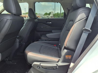 2025 Nissan Pathfinder Platinum