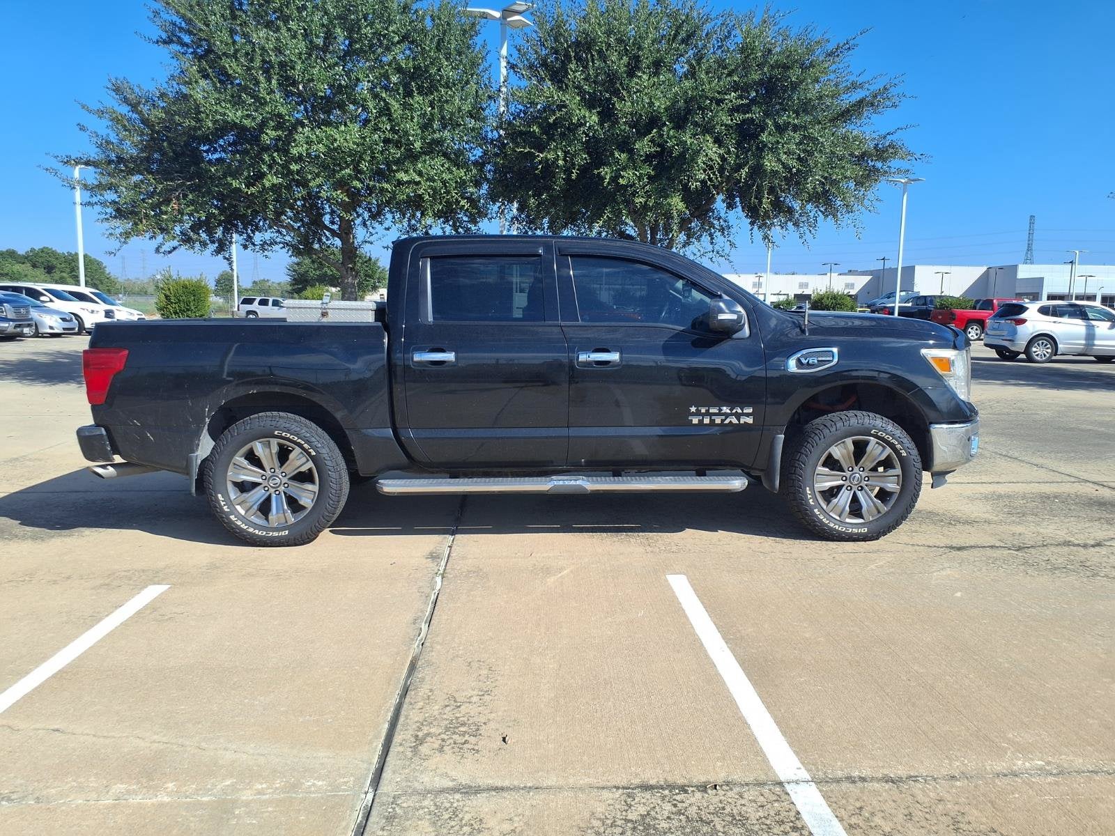 2017 Nissan Titan SV