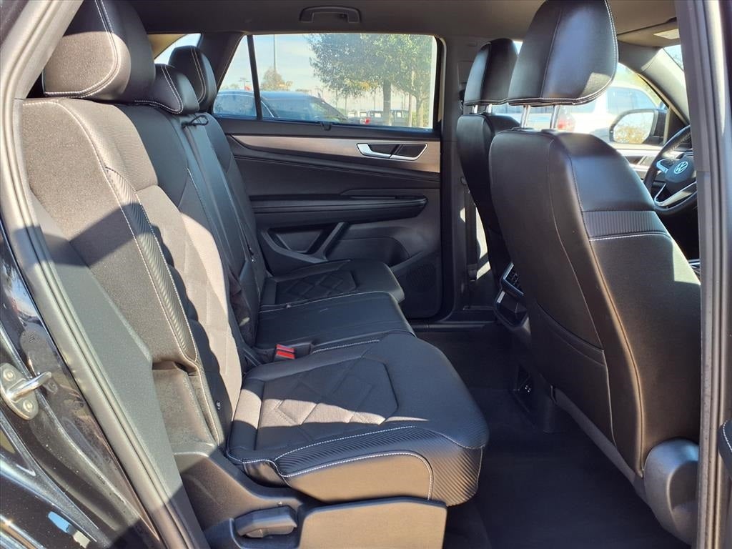 2025 Volkswagen Atlas Cross Sport 2.0T SE w/Technology