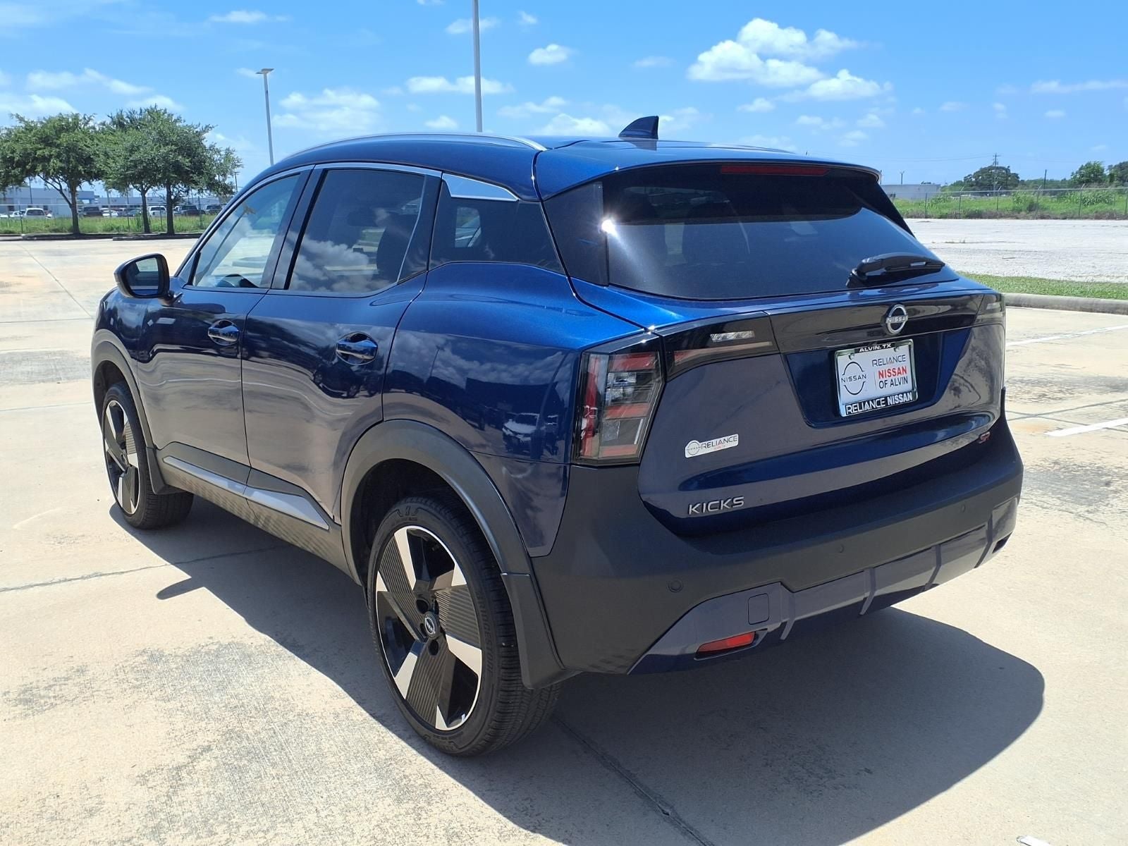 2025 Nissan Kicks SR