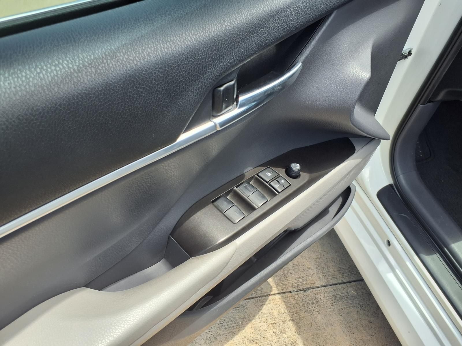 2022 Toyota Camry Hybrid LE