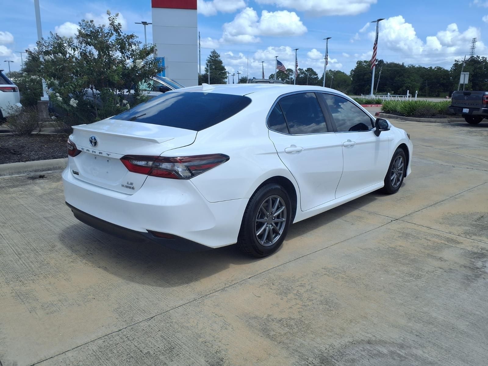 2022 Toyota Camry Hybrid LE