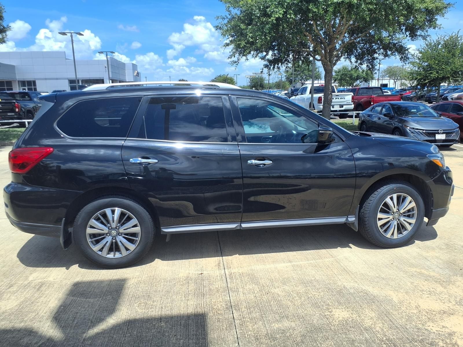 2020 Nissan Pathfinder S