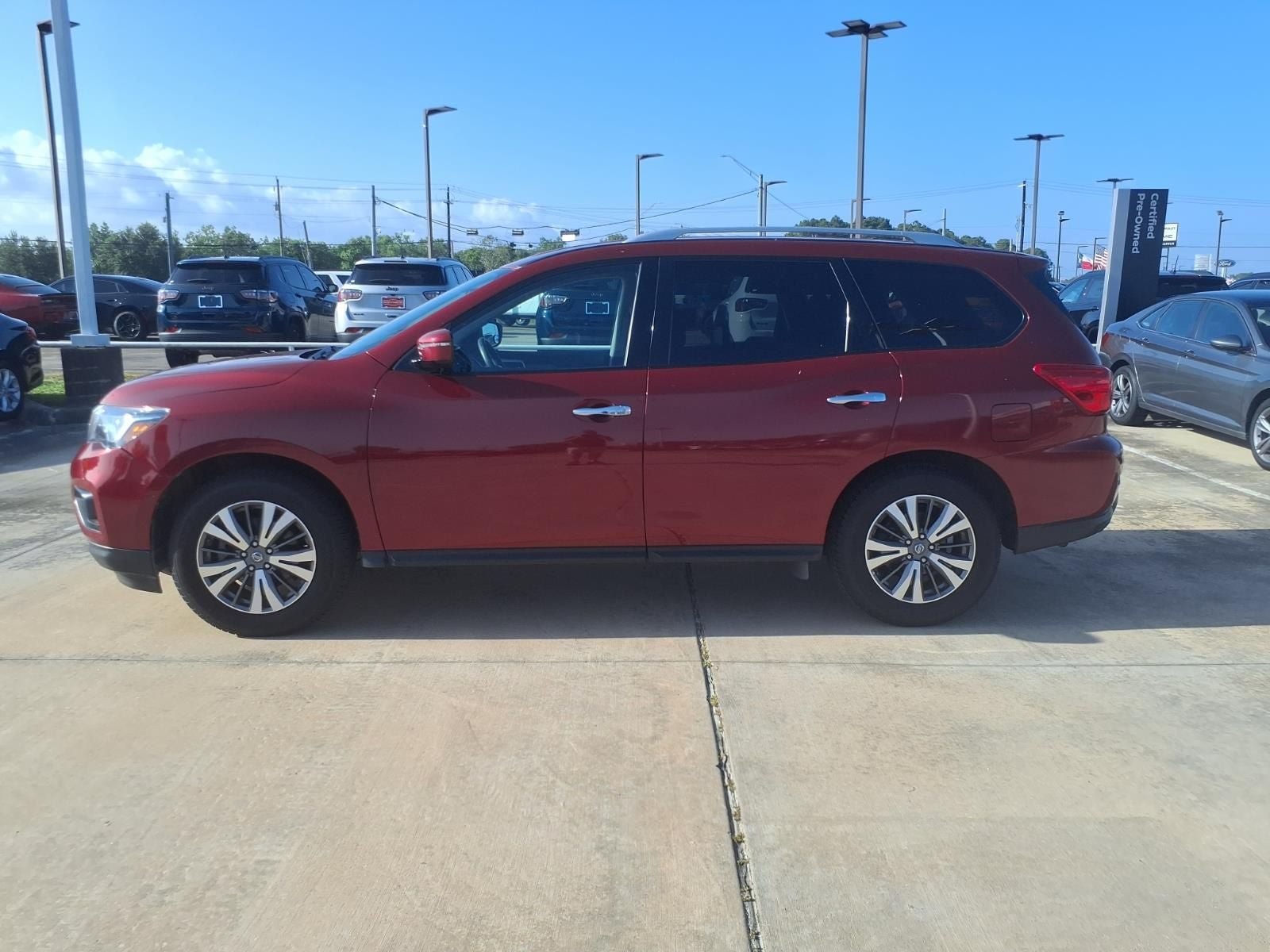 2017 Nissan Pathfinder SV