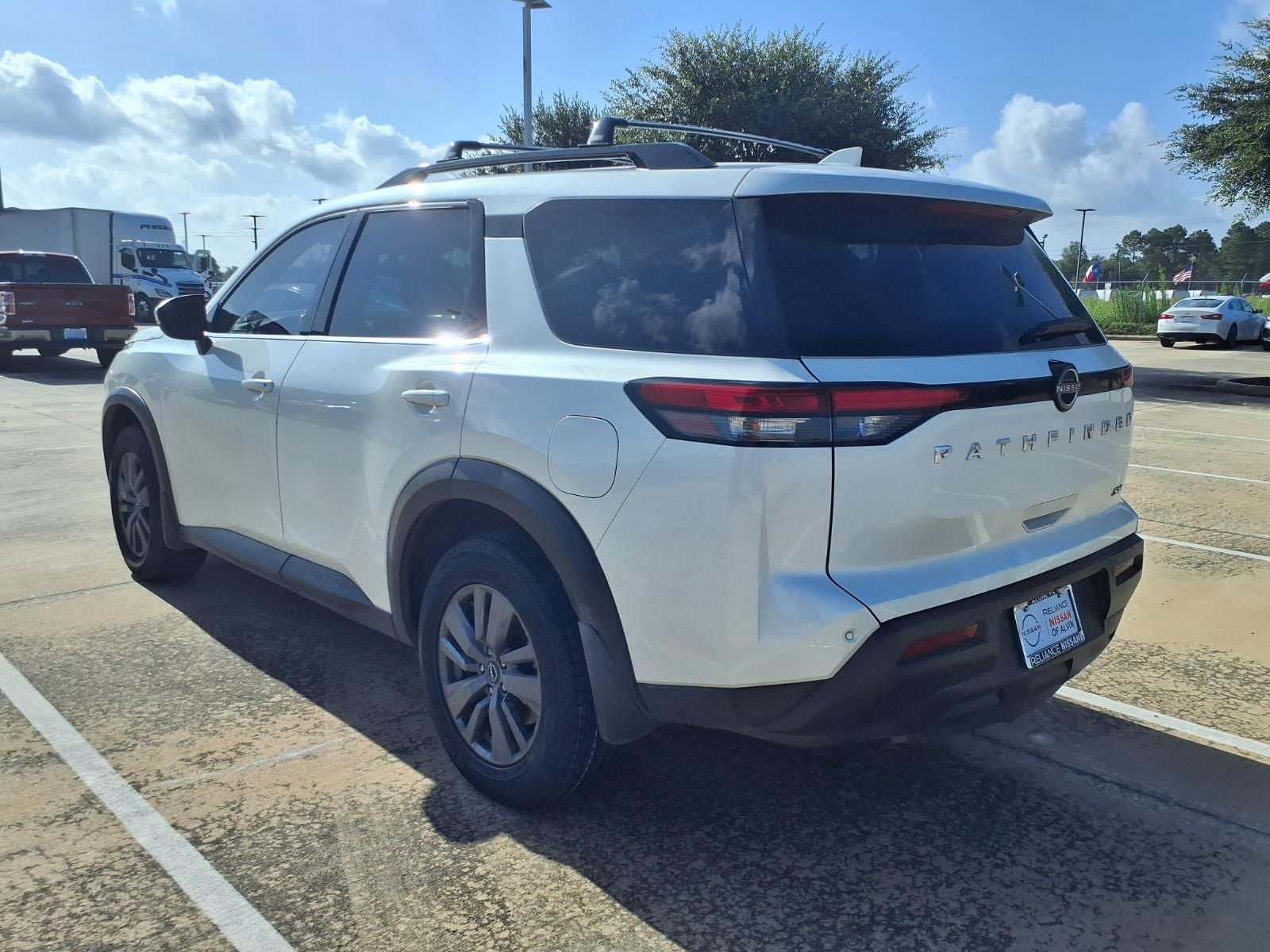 2022 Nissan Pathfinder SV