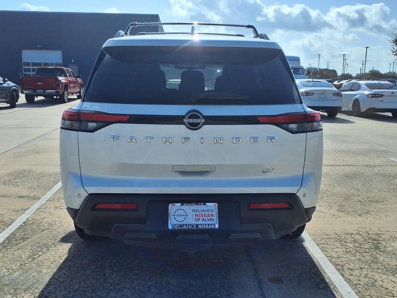 2022 Nissan Pathfinder SV