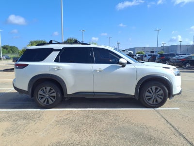2022 Nissan Pathfinder SV