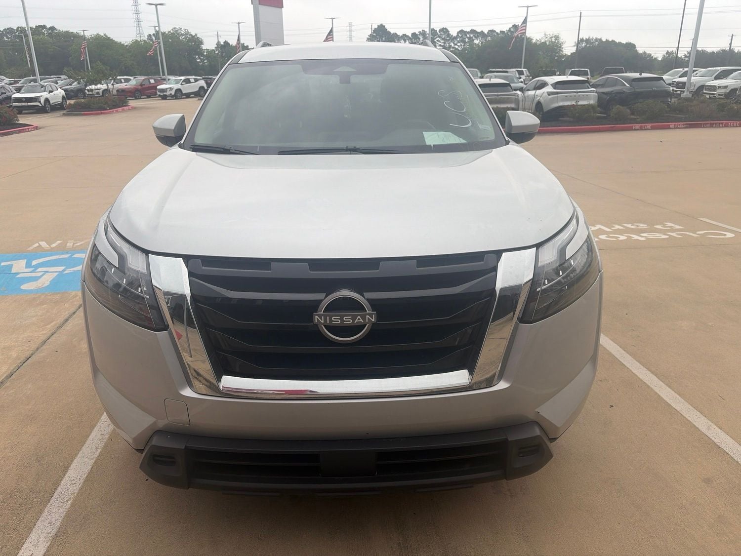 2024 Nissan Pathfinder SV