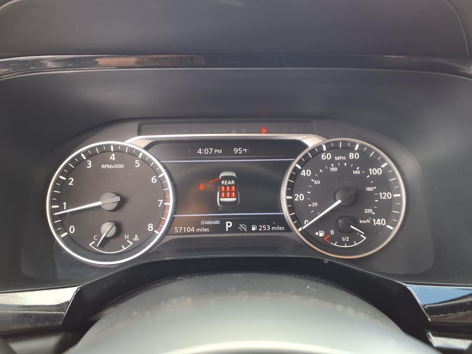 2024 Nissan Pathfinder SV