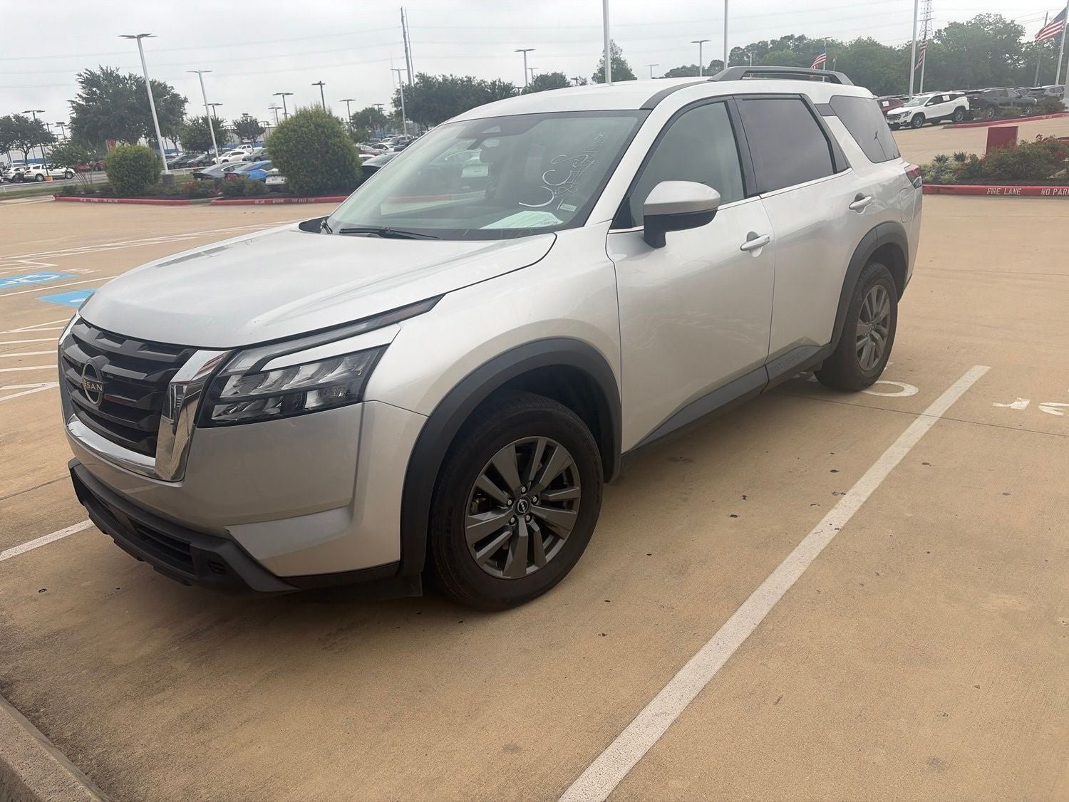 2024 Nissan Pathfinder SV
