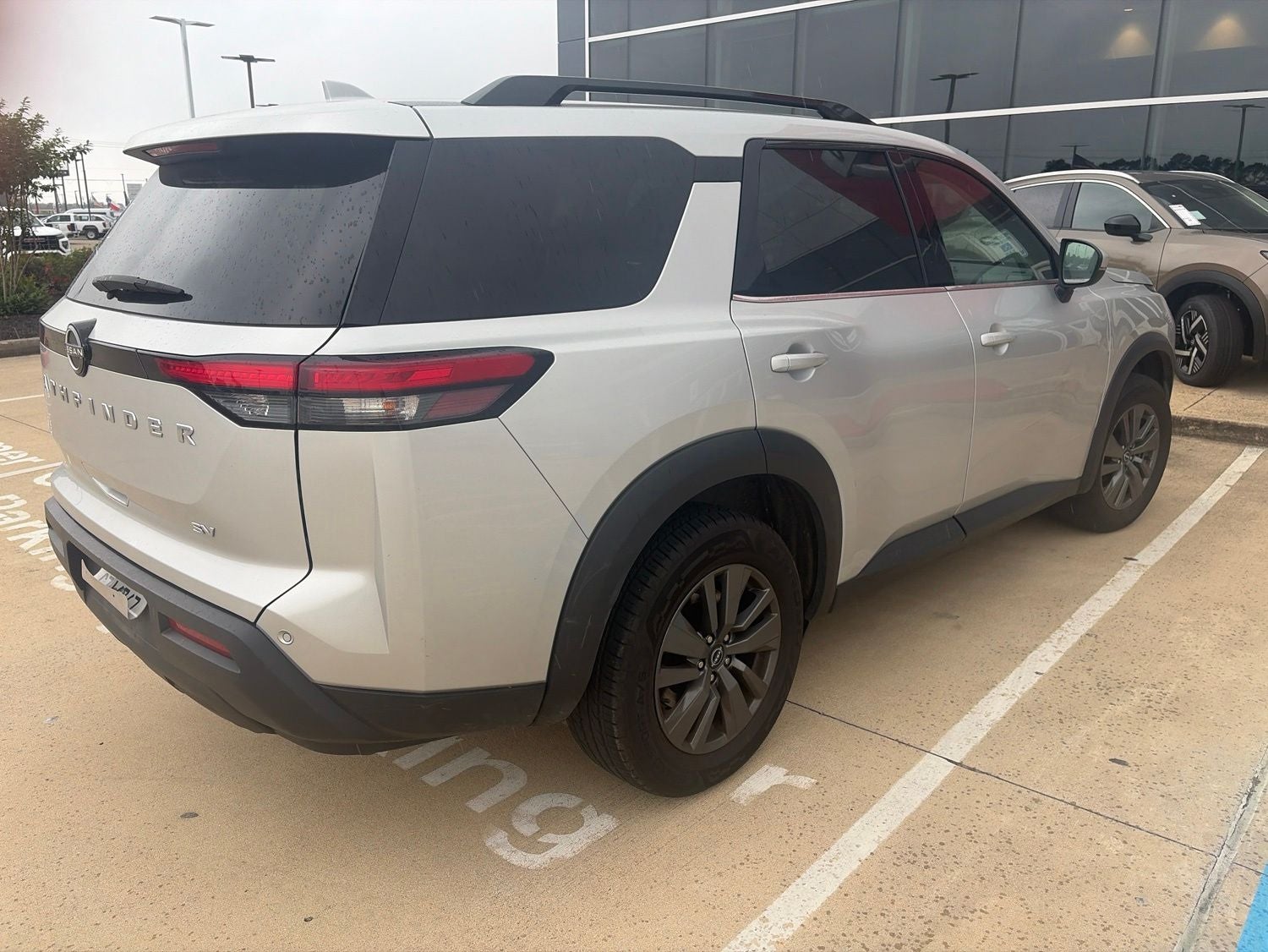 2024 Nissan Pathfinder SV
