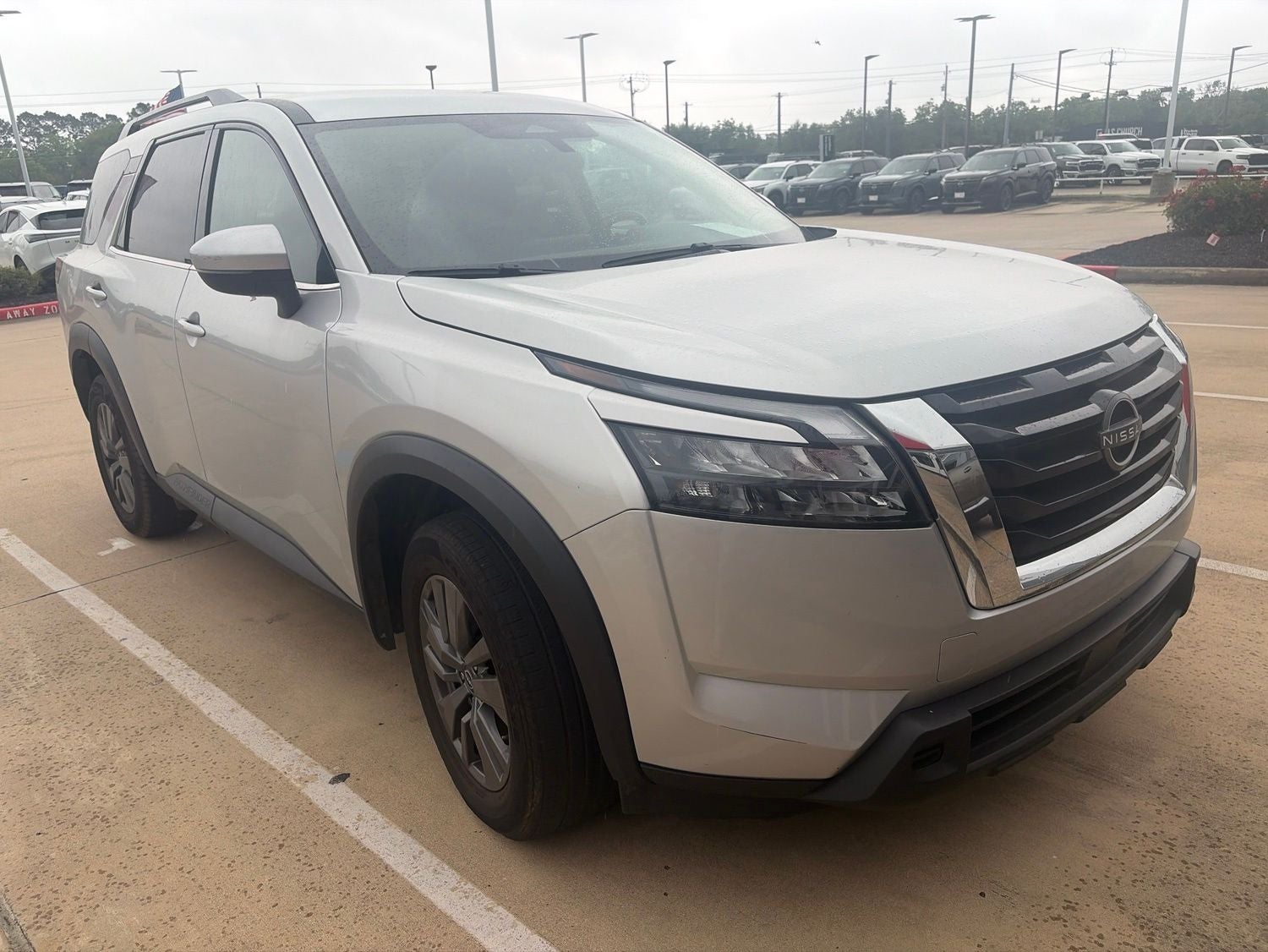 2024 Nissan Pathfinder SV