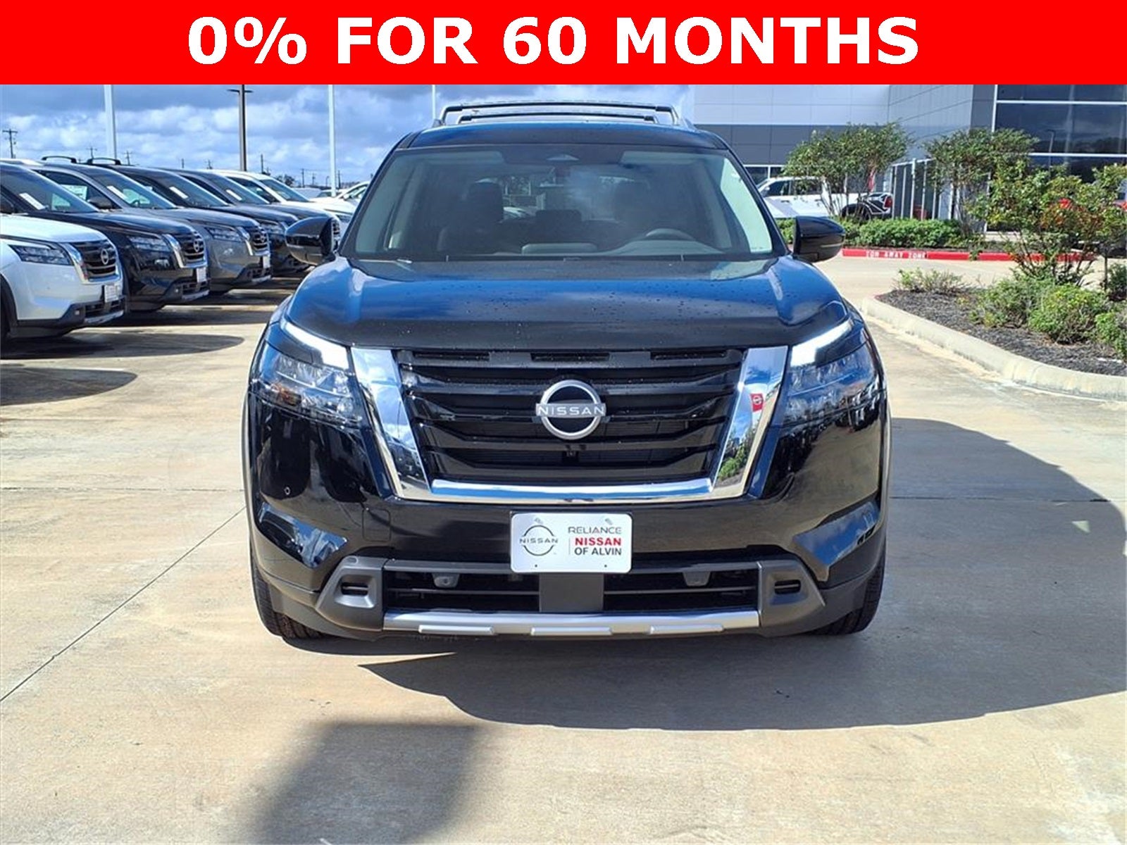 2025 Nissan Pathfinder SL