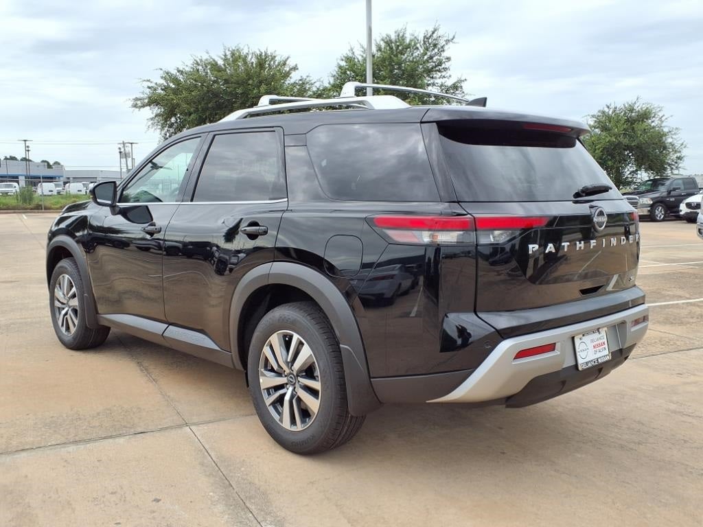 2025 Nissan Pathfinder SL