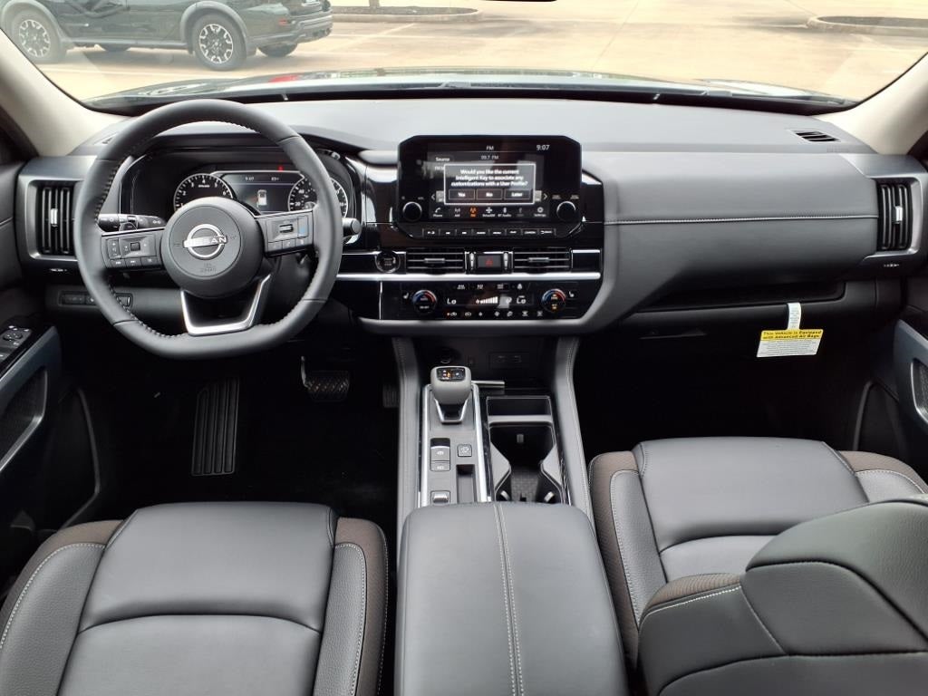 2025 Nissan Pathfinder SL