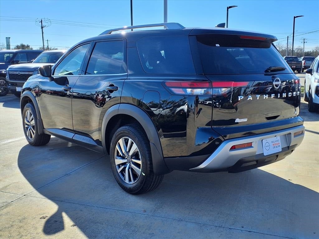 2025 Nissan Pathfinder SL