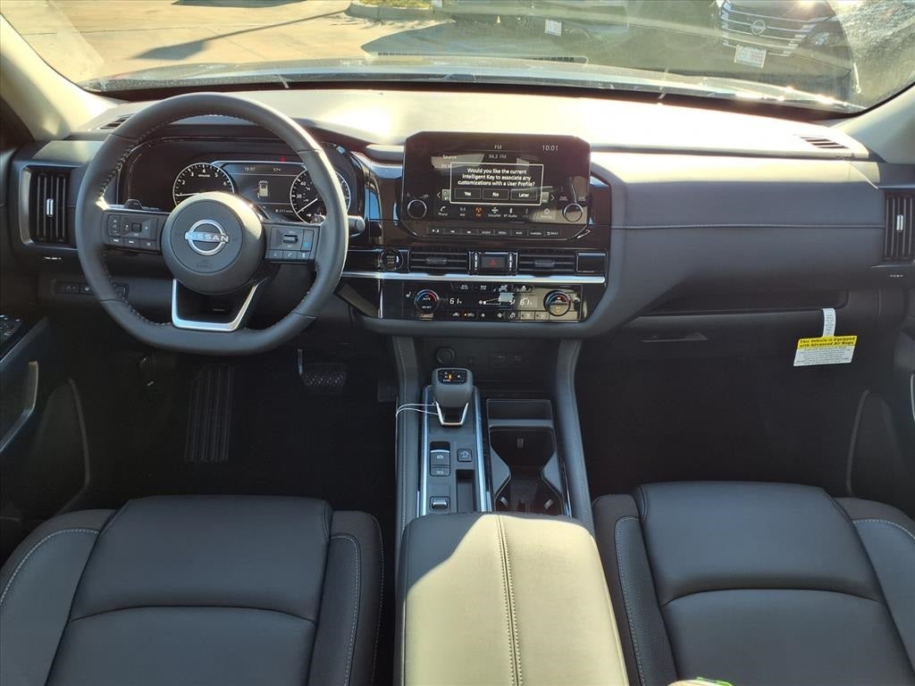 2025 Nissan Pathfinder SL