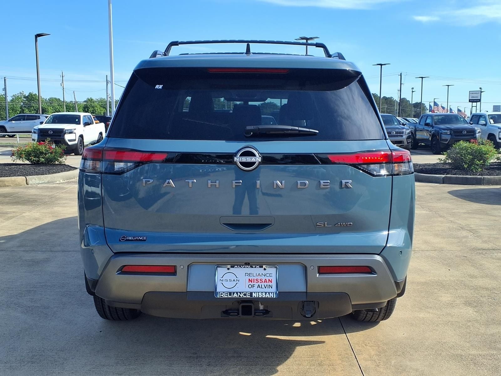 2026 Nissan Pathfinder SL