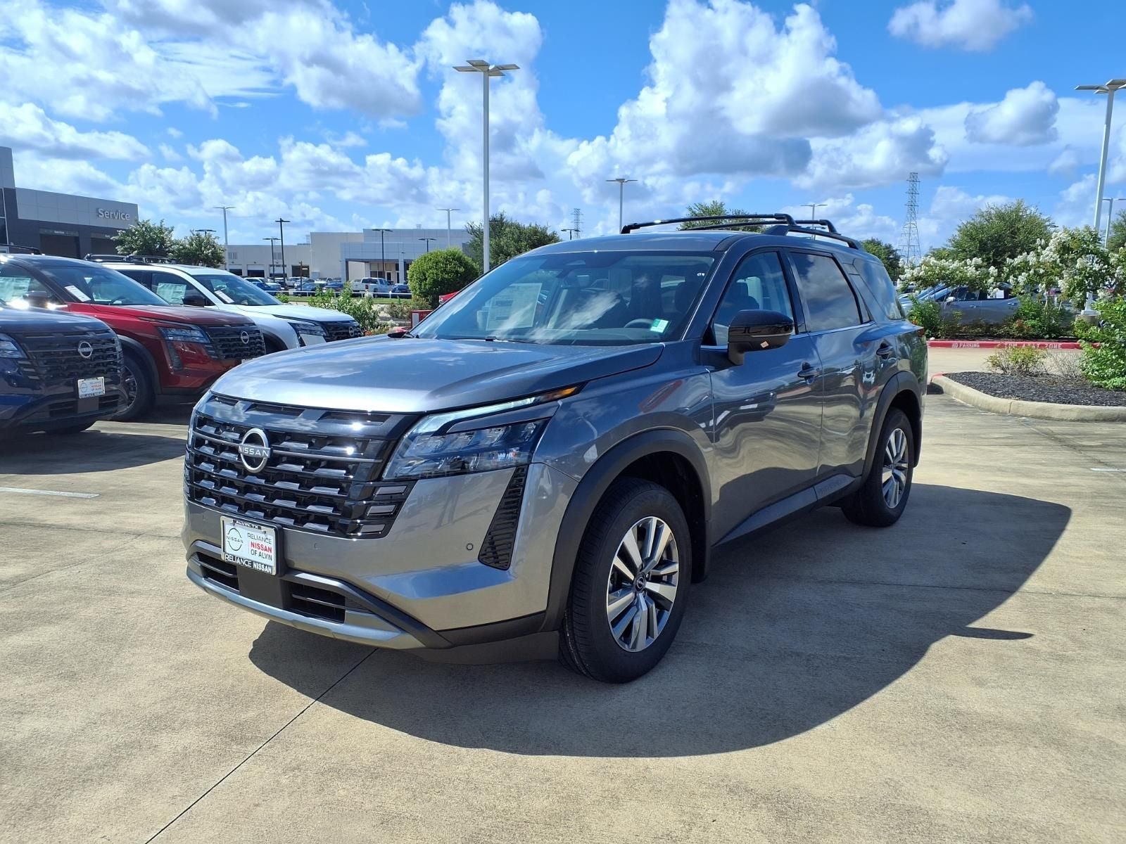 2026 Nissan Pathfinder SL
