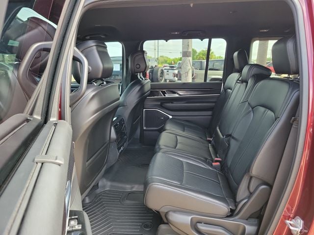 2024 Jeep Wagoneer Base