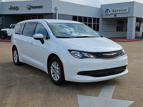 2023 Chrysler Voyager LX