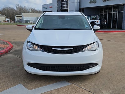 2023 Chrysler Voyager LX