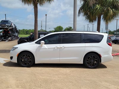 2020 Chrysler Pacifica Touring