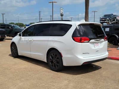 2020 Chrysler Pacifica Touring