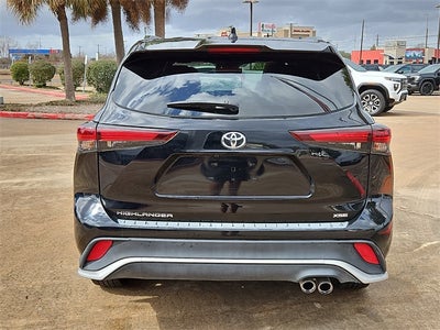 2024 Toyota Highlander LE